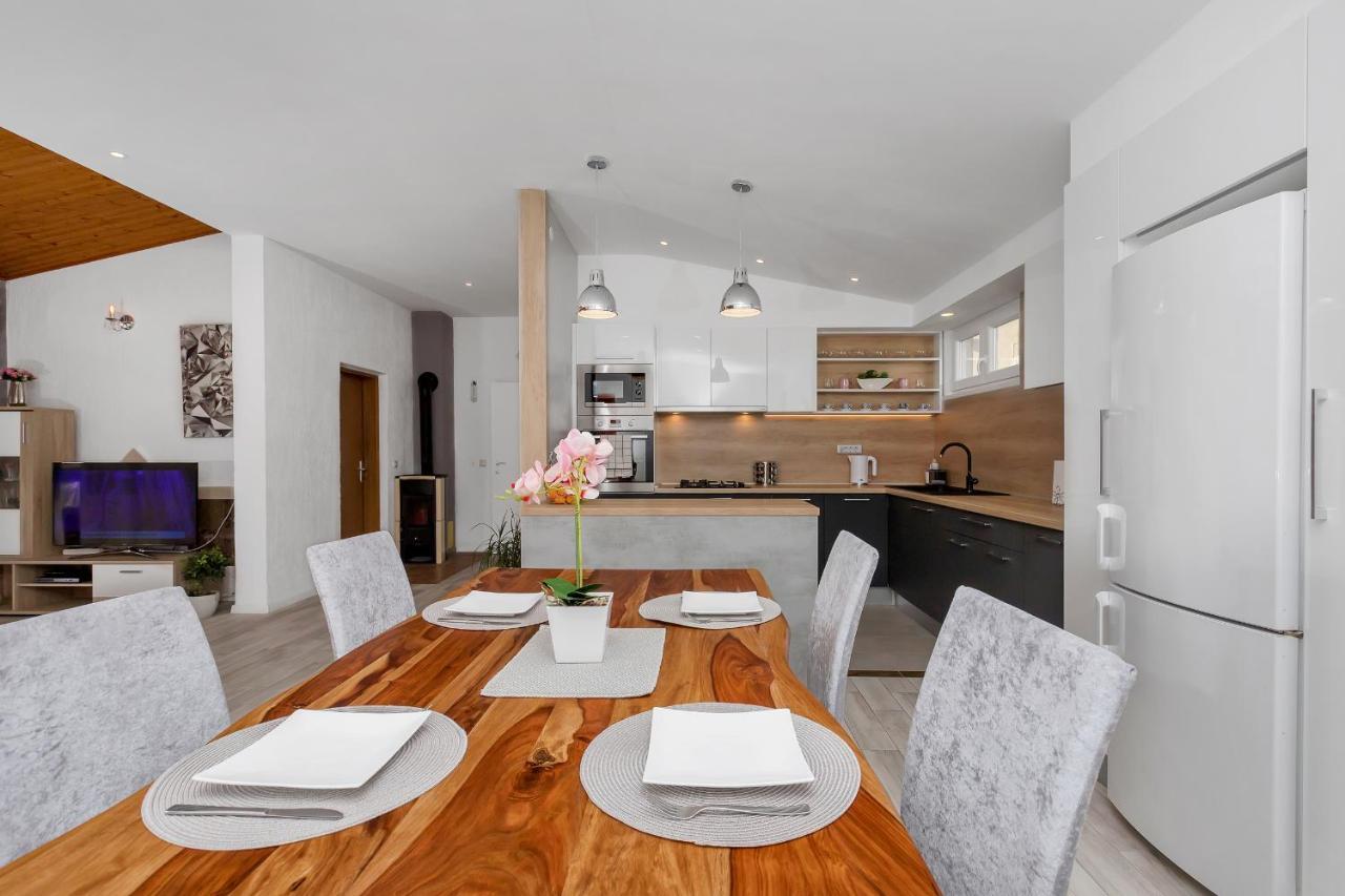 Apartments Rose Baška Voda Dış mekan fotoğraf